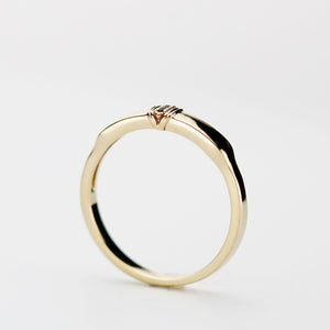 Mens Engagement Ring with Vertical Trio of Black Diamonds – Bold and Modern Design for a Distinctive, Sophisticated Style