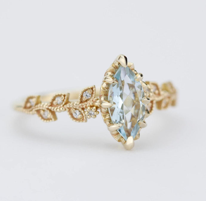 Elegant 18K Solid Gold Ring with Natural Aquamarine and Accent Diamonds - Filigree Leaf Design
This exquisite handcrafted ring features a stunning 10x5mm marquise-cut natural aquamarine, set in luxurious 18k solid gold. natural diamods on the side