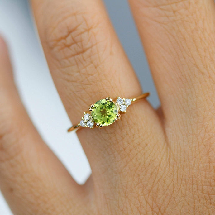 6 mm round peridot and diamonds cluster engagement ring - NOOI JEWELRY